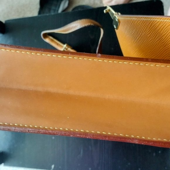 LOUIS VUITTON Epi Leather Men or Women Business Professional Attache Briefcase - Picture 12 of 16